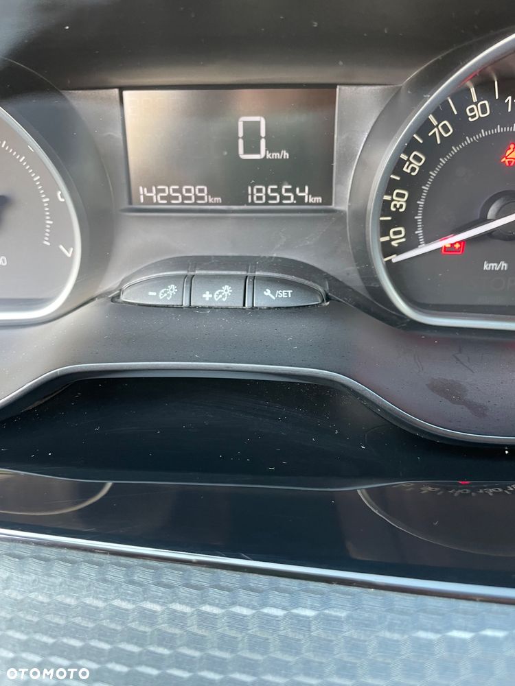 Peugeot 2008 1.2 Pure Tech Style - 27