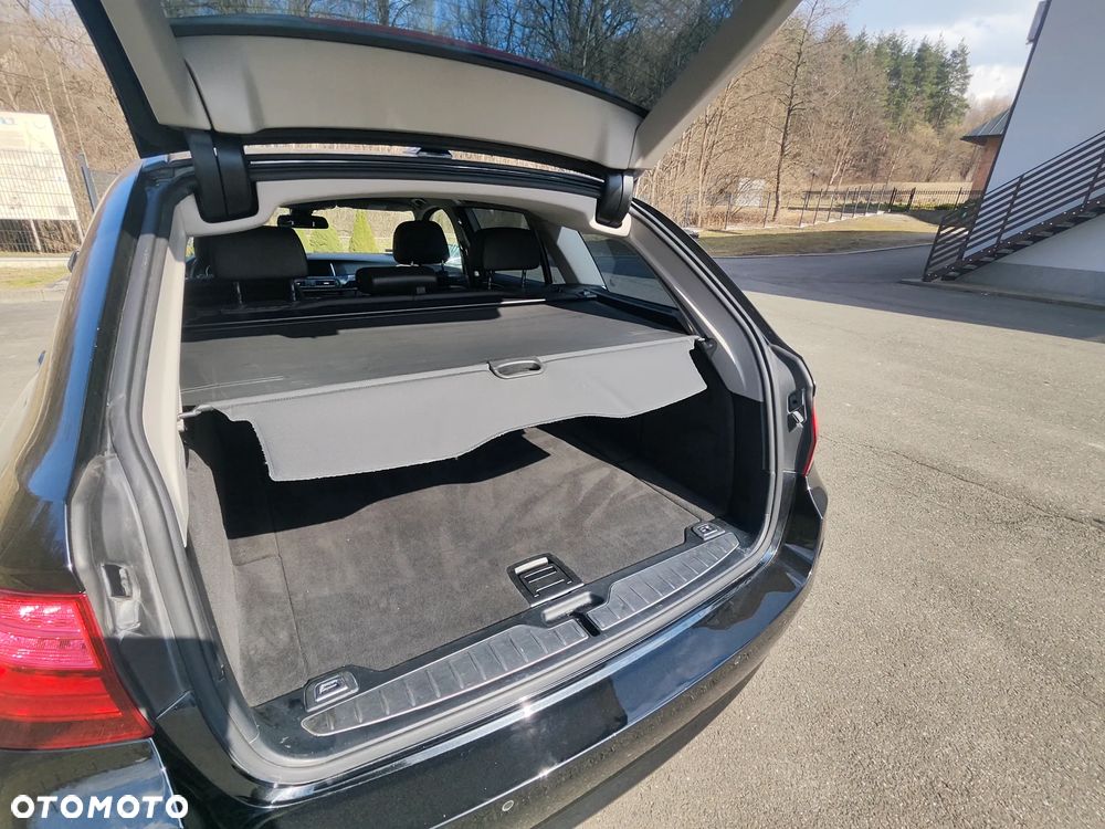 BMW Seria 5 525d xDrive - 13