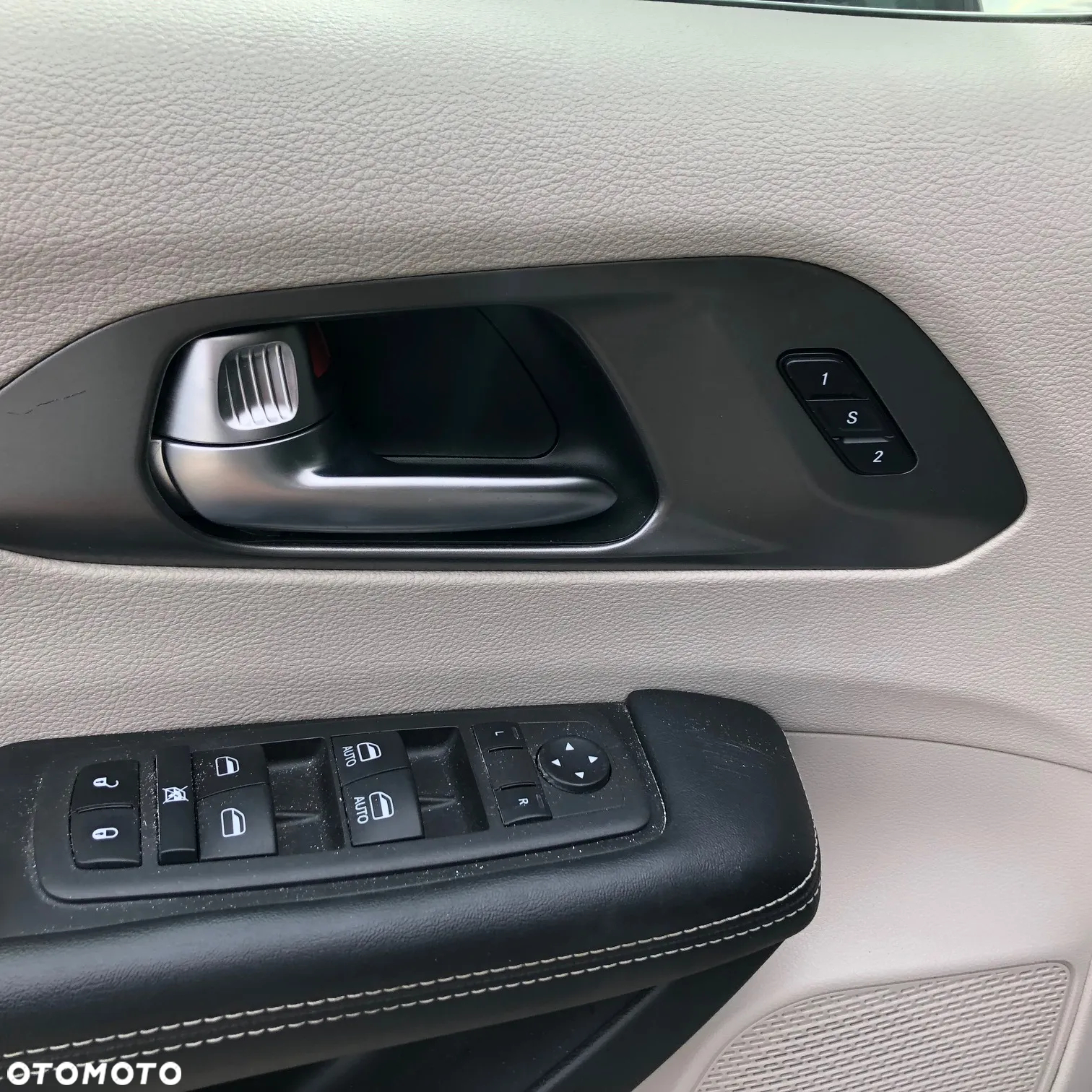 Chrysler Pacifica - 17