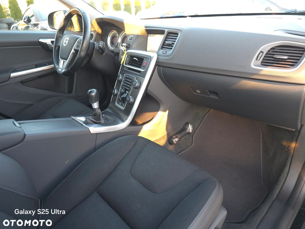 Volvo V60 D3 Momentum - 28