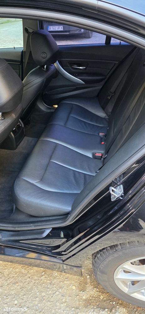 BMW Seria 3 320d Blue Performance Sport Line - 13