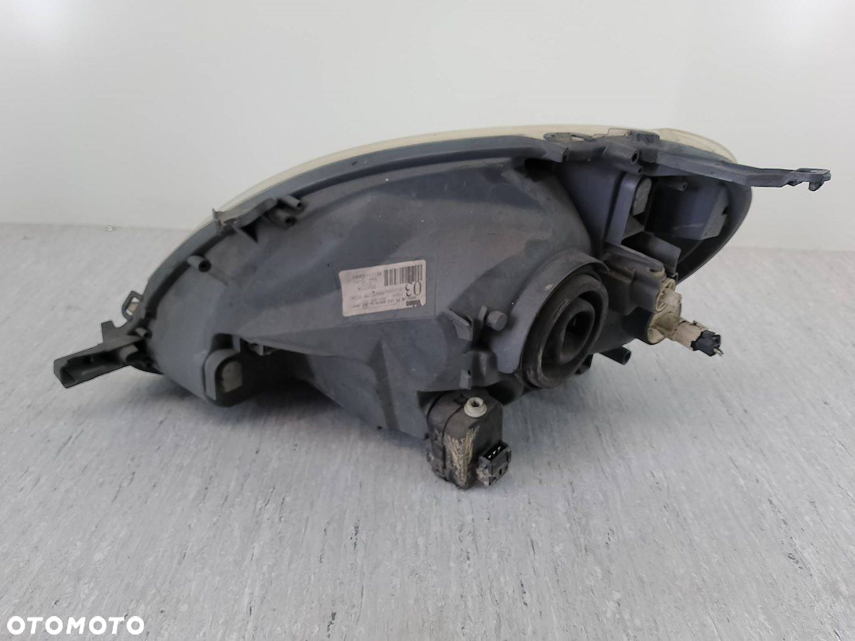 LAMPA PRZÓD PRAWA TOYOTA YARIS I ( 99-05 ) 81110-0D081   89900175 - 7