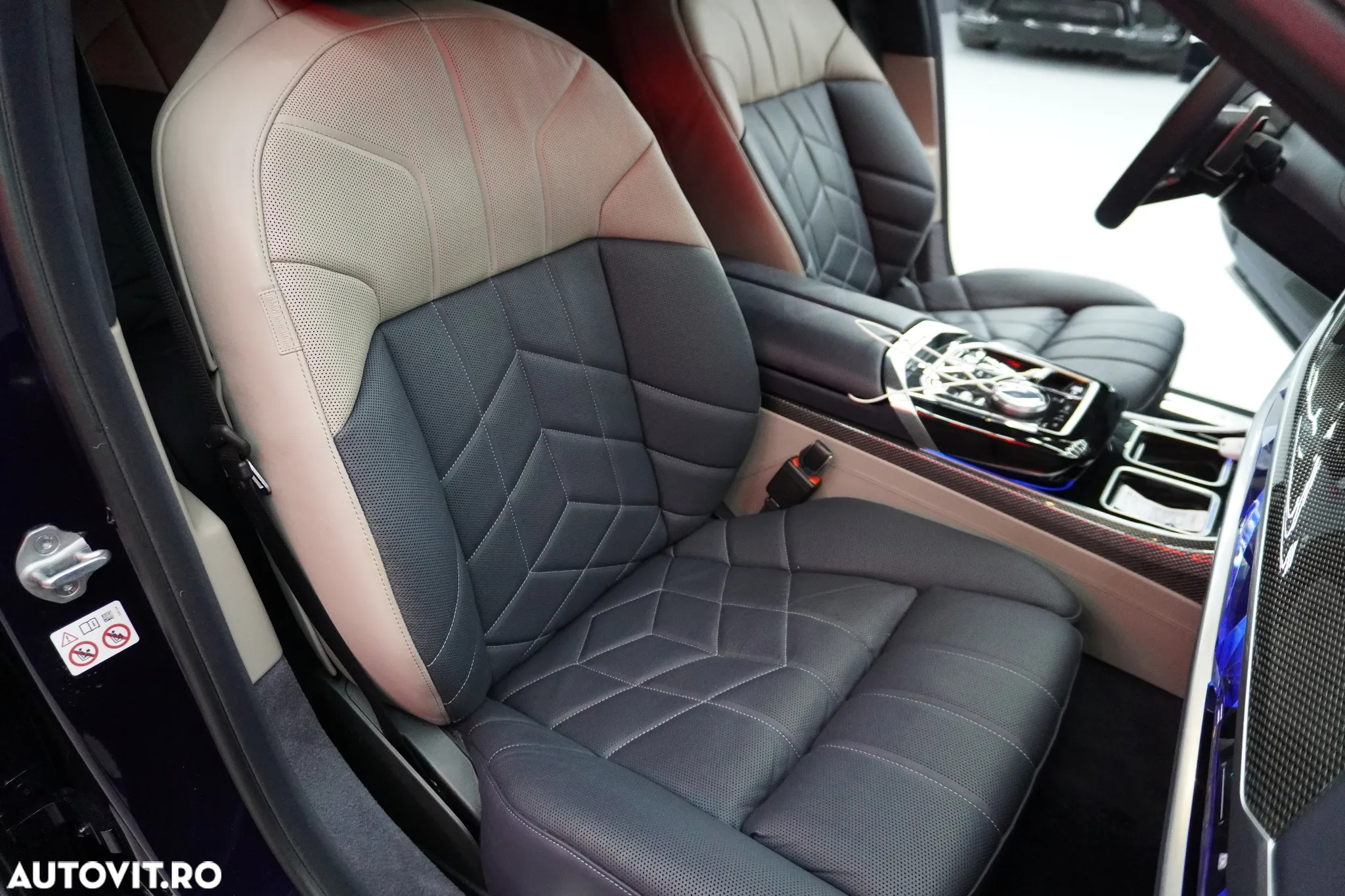 BMW Seria 7 740d xDrive MHEV - 25