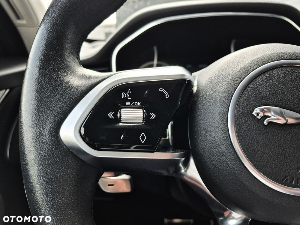 Jaguar F-Pace - 32