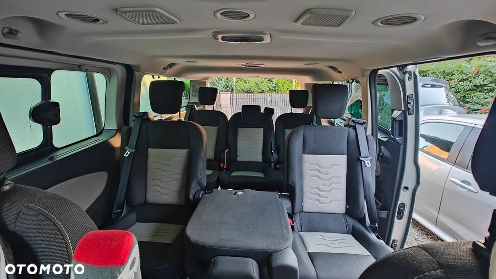Ford Tourneo Custom - 16