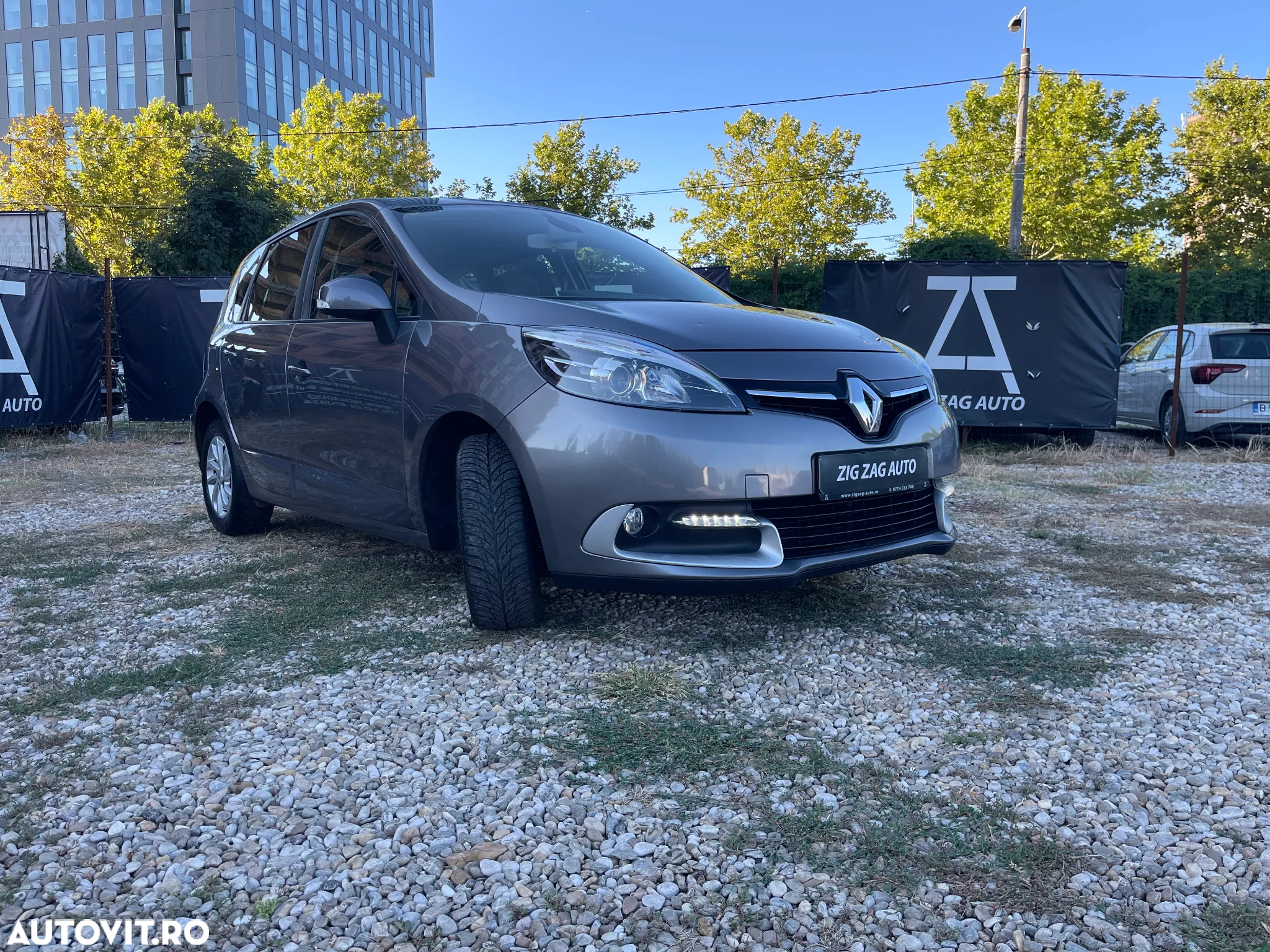 Renault Scenic dCi 110 EDC Paris - 2
