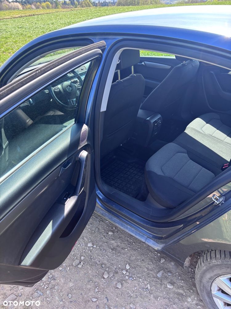 Volkswagen Passat 1.6 TDI DPF BlueMotion Technology Comfortline - 17