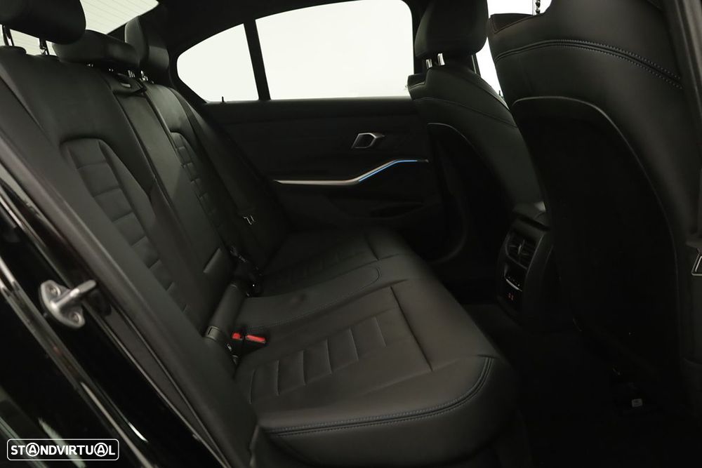 BMW 330 e Pack Desportivo M Auto - 23
