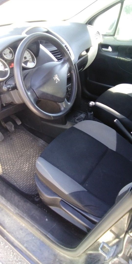 Peugeot 207 1.4i de 2007 disponível para peças - 7