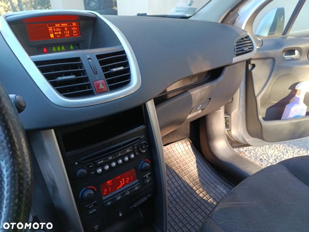 Peugeot 207 - 10
