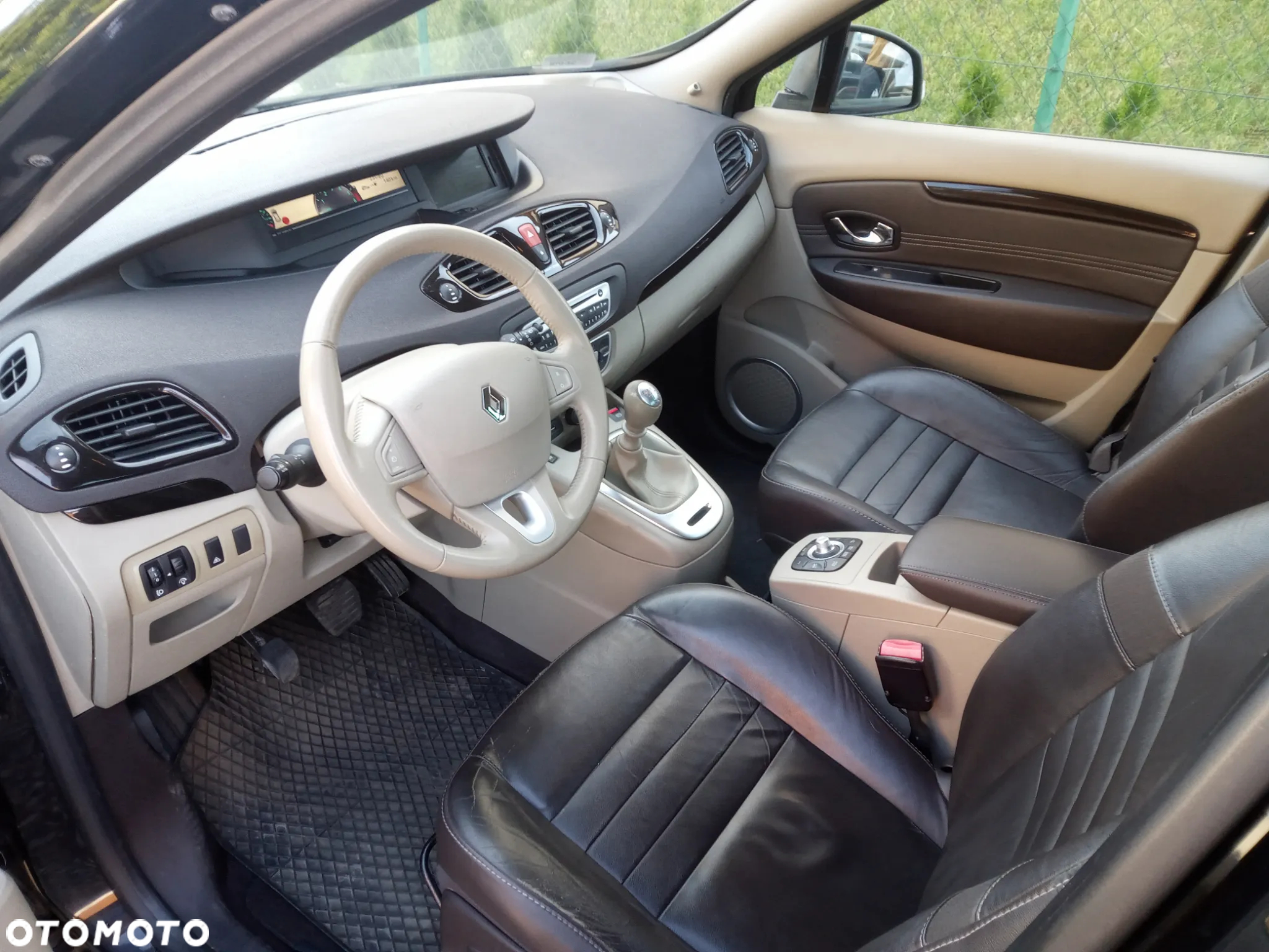 Renault Scenic 2.0 dCi Privilege - 8