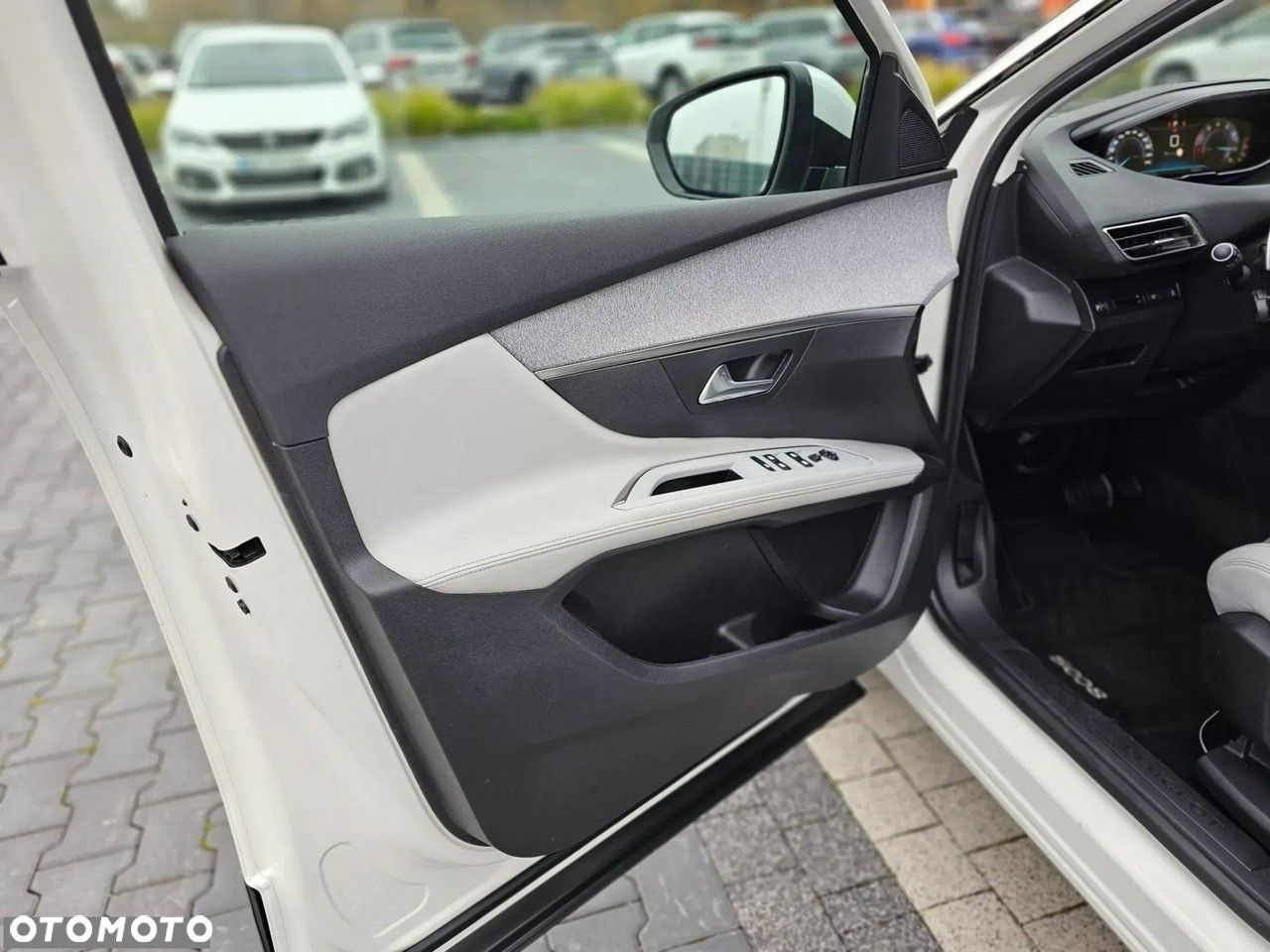 Peugeot 5008 1.6 PureTech Allure S&S EAT8 - 20