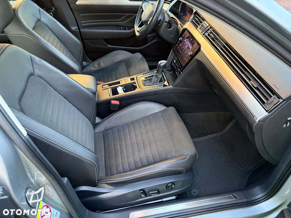 Volkswagen Passat 2.0 TDI EVO Elegance DSG - 18