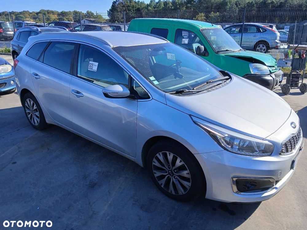 Kia Ceed 1.6 CRDi 136 ISG Vision - 2