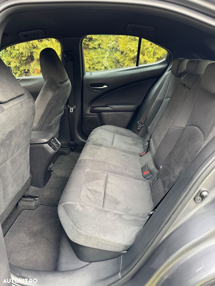 Lexus UX 250h FWD Business - 27