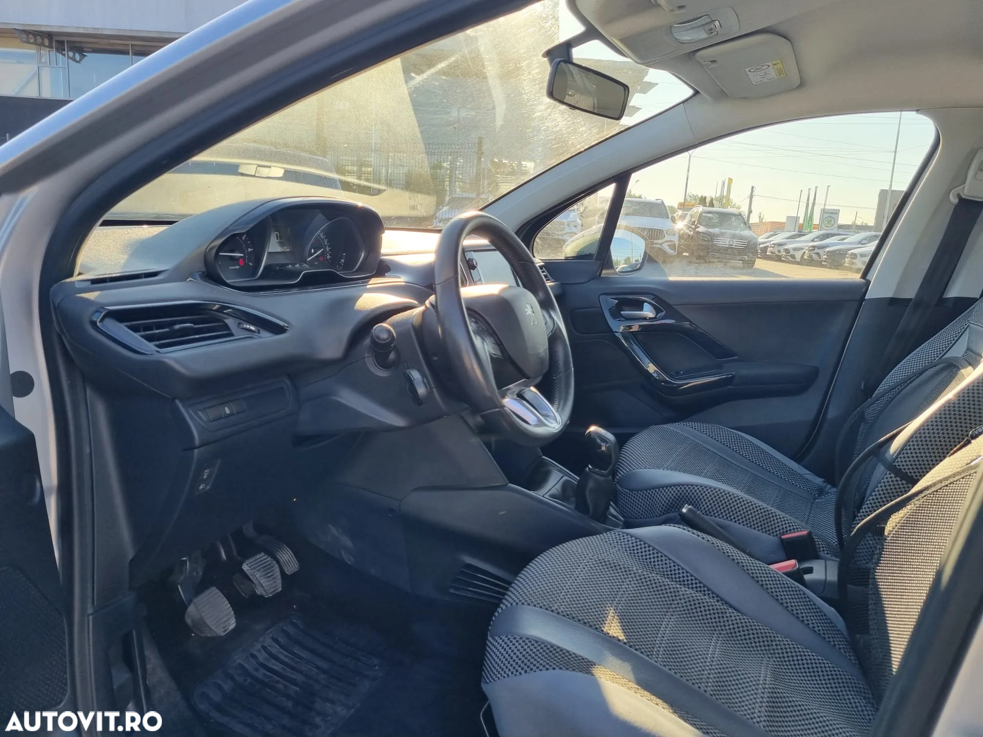 Peugeot 208 1.2 L PureTech Access - 29