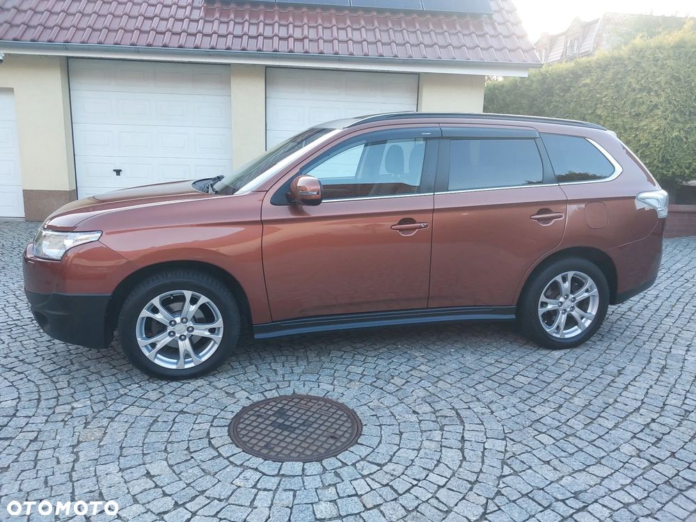Mitsubishi Outlander 2.2 DI-D 4WD Diamant Edition - 2