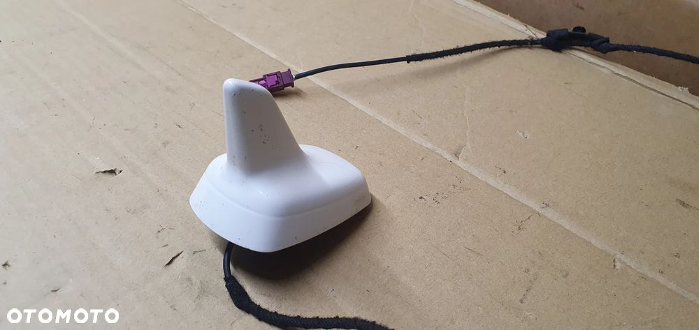 Antena dachowa radia rekin Audi A4 B8 8K5035503D - 3