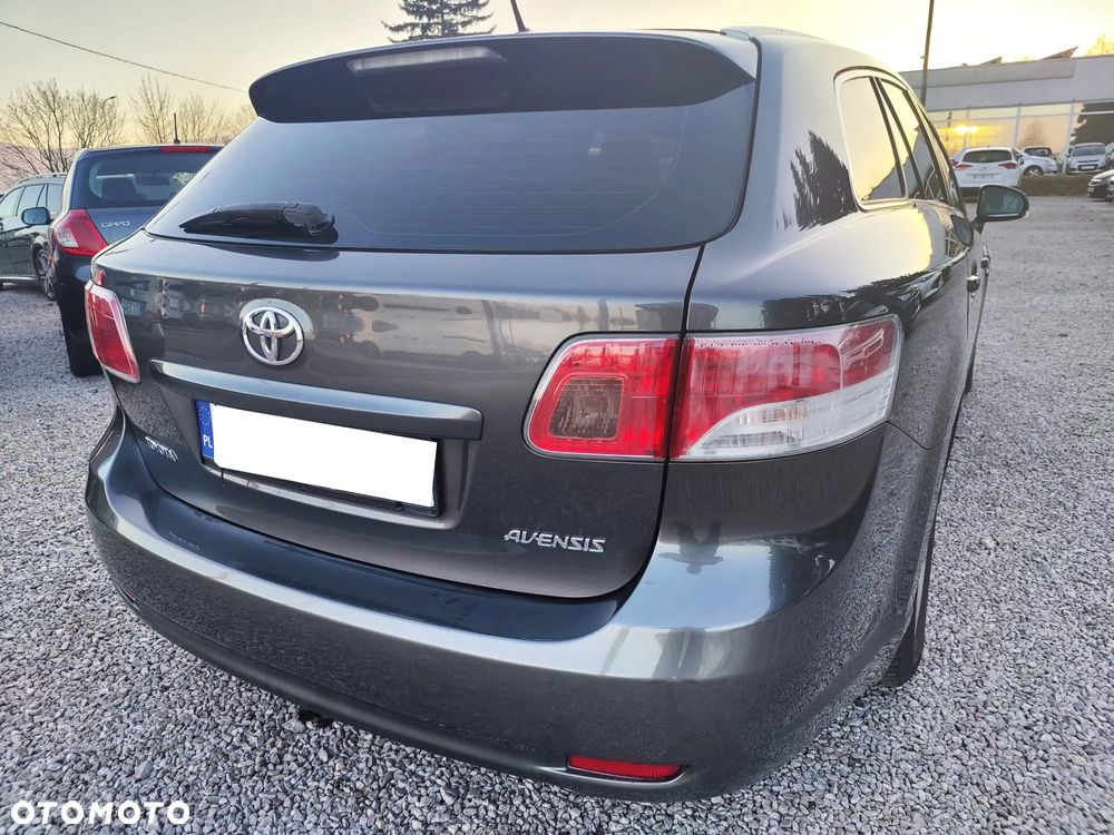 Toyota Avensis - 19