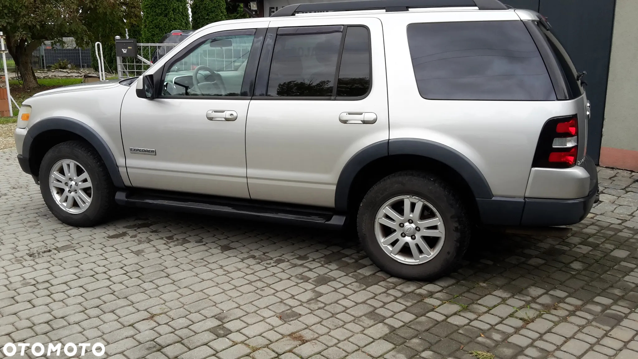 Ford Explorer - 3