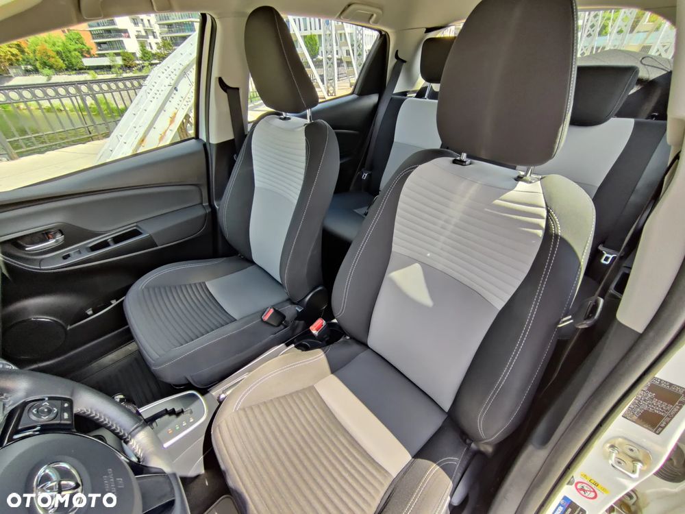 Toyota Yaris Hybrid 100 Premium EU6 - 23