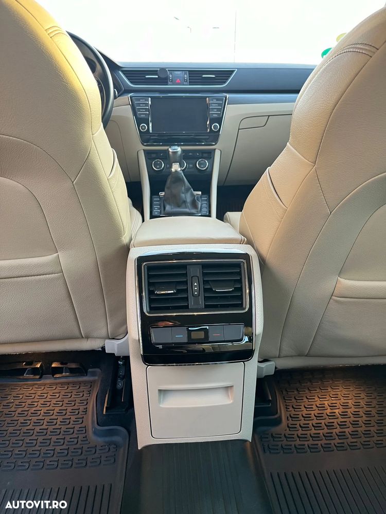 Skoda Superb 2.0 TDI Premium Edition - 10