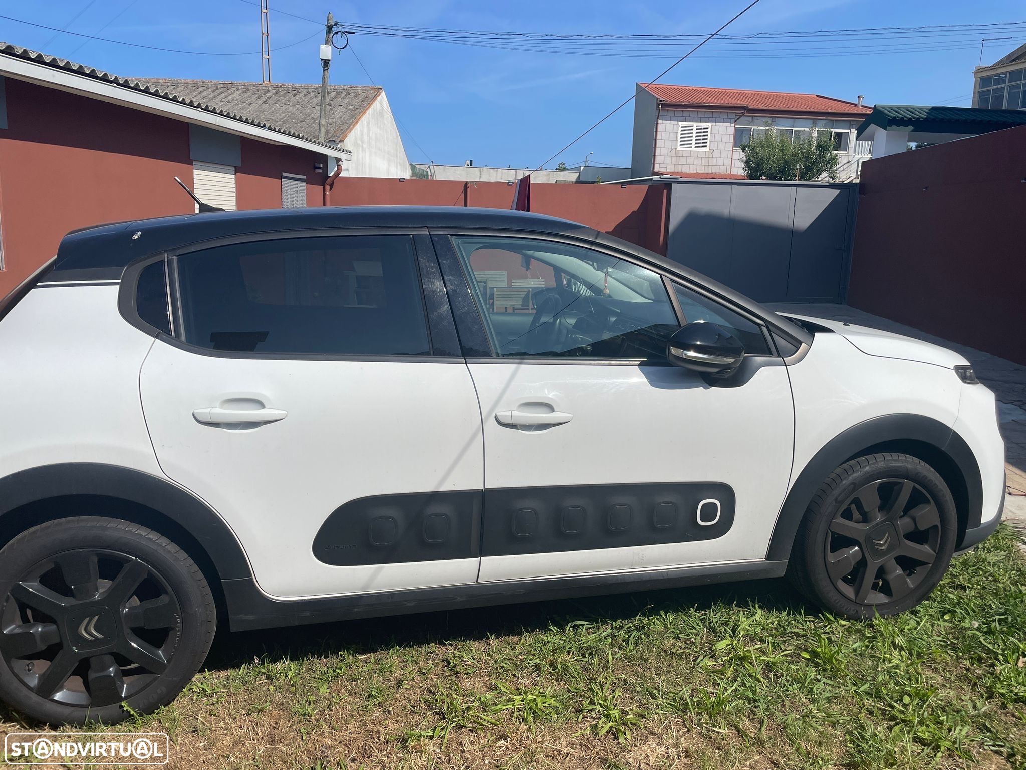 Citroën C3 1.2 PureTech Shine - 1