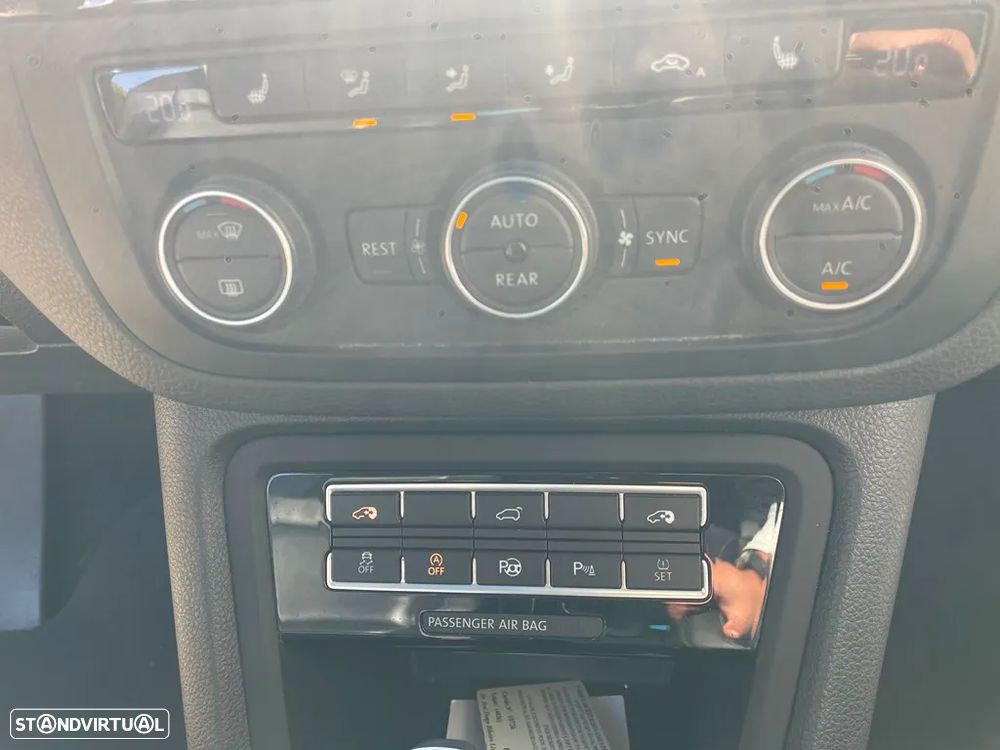 VW Sharan 2.0 TDI Blue Highline DSG - 25