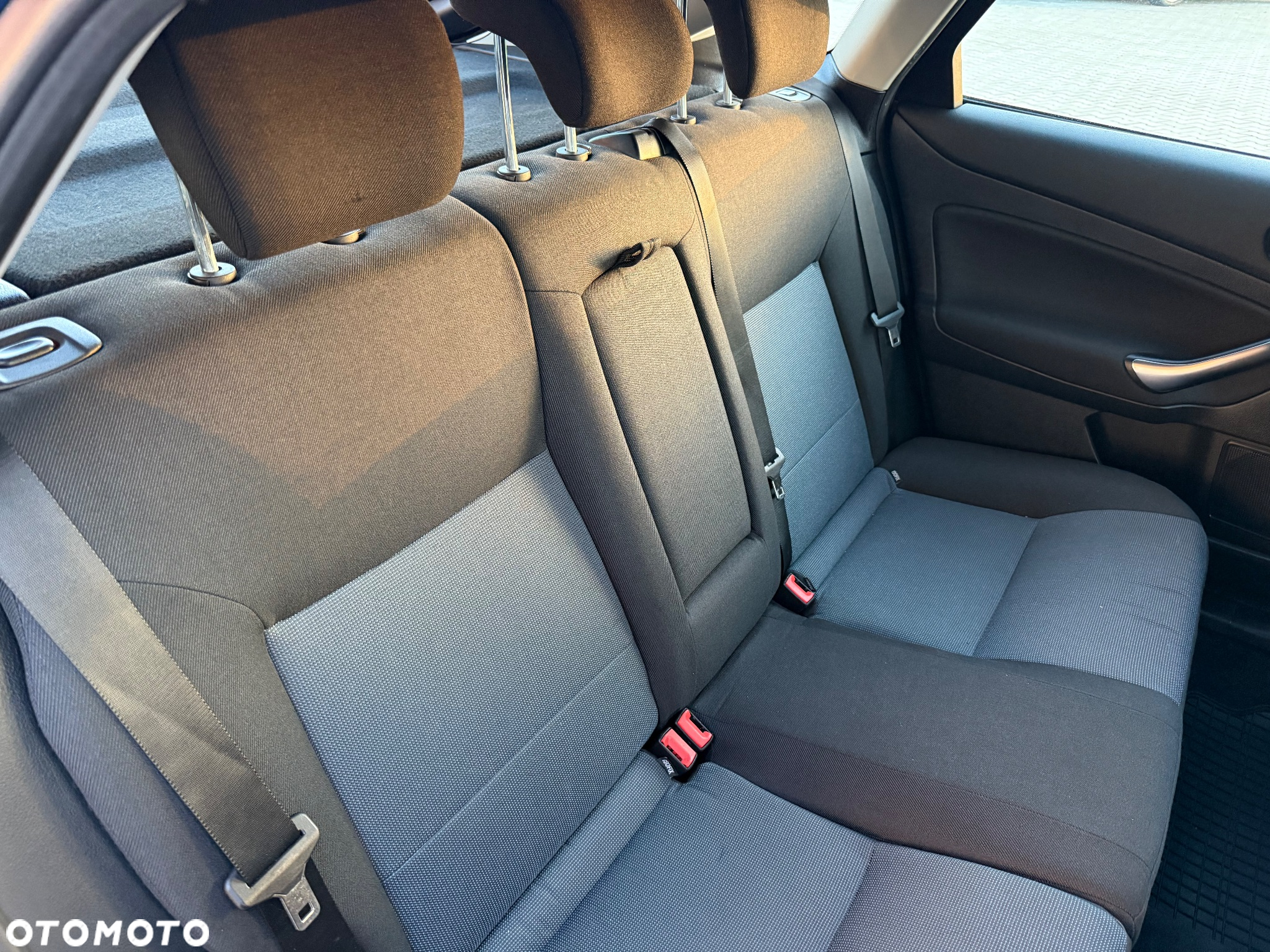 Ford Mondeo 1.6 Ambiente - 24
