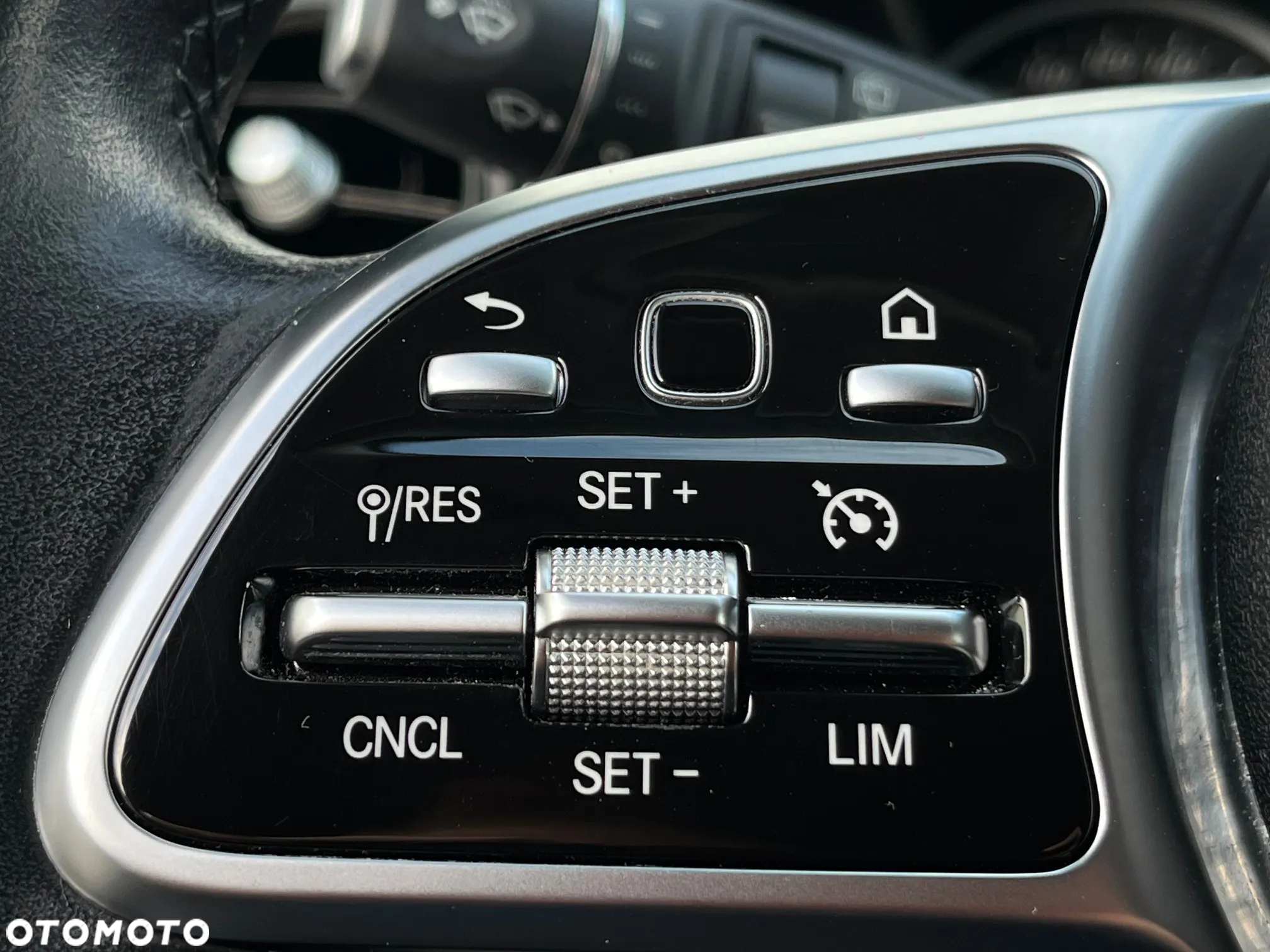 Mercedes-Benz Klasa C 300 de 9G-TRONIC - 24