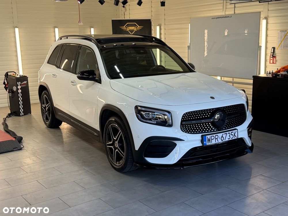Mercedes-Benz GLB 200 4-Matic AMG Line 8G-DCT - 24