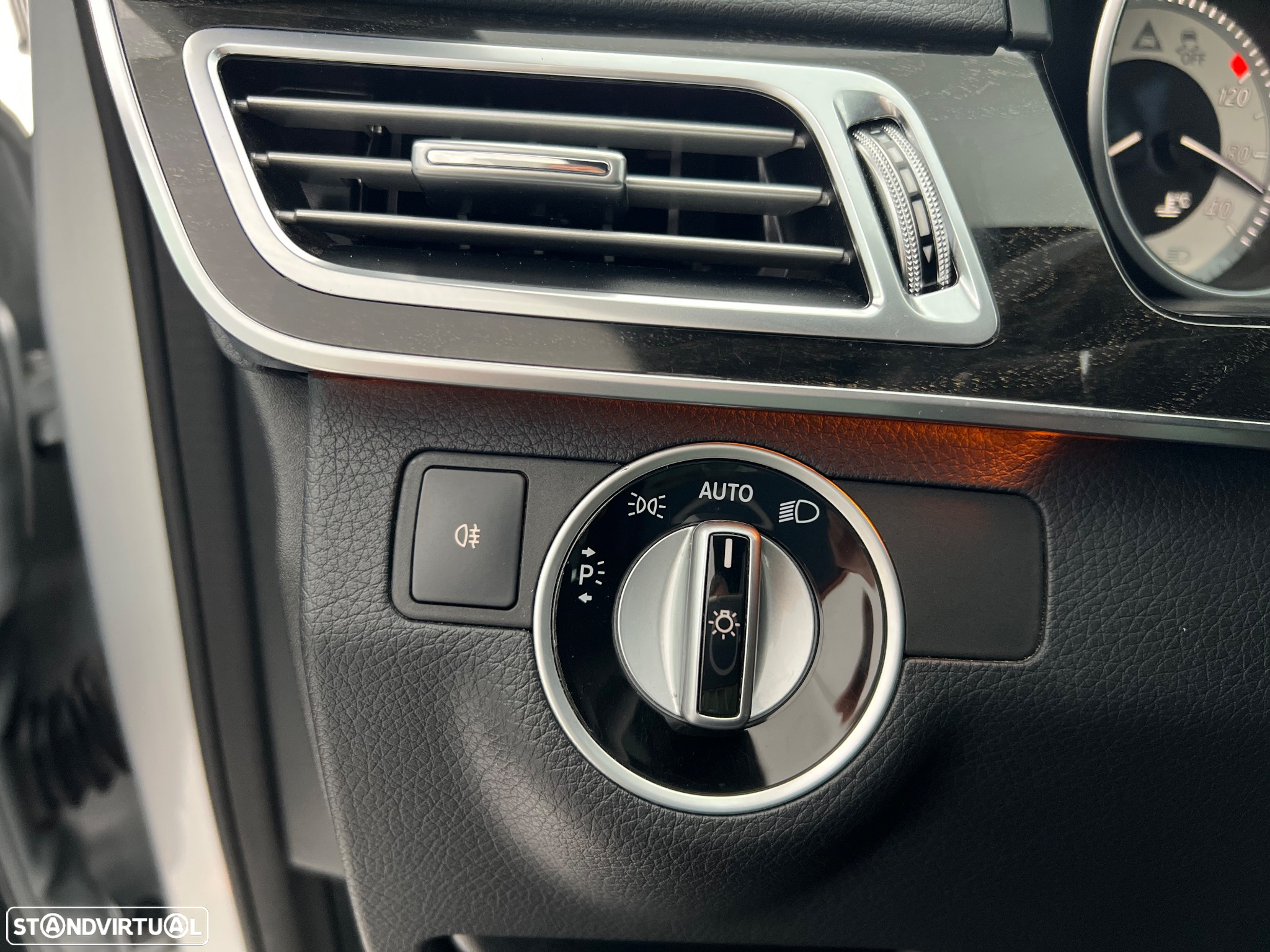 Mercedes-Benz E 220 CDi Avantgarde BlueEfficiency Auto - 25