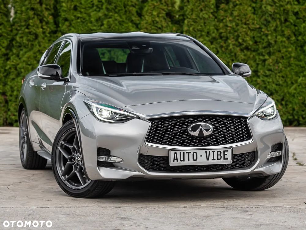 Infiniti Q30 2.0t DCT AWD Sport City Black - 2