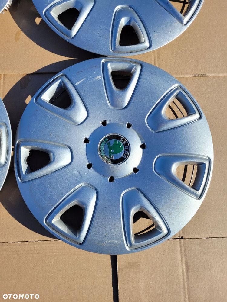 KOŁPAKI 16 SKODA YETI ROOMSTER 5L0601147 - 5
