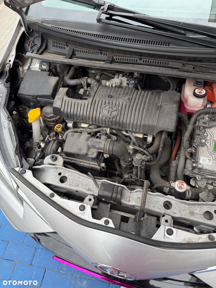 Toyota Yaris Hybrid 100 Active EU6 - 10