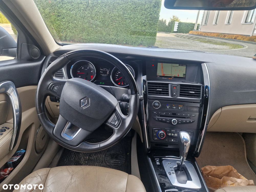 Renault Latitude V6 dCi 240 FAP - 9