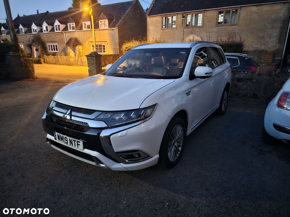 Mitsubishi Outlander - 2