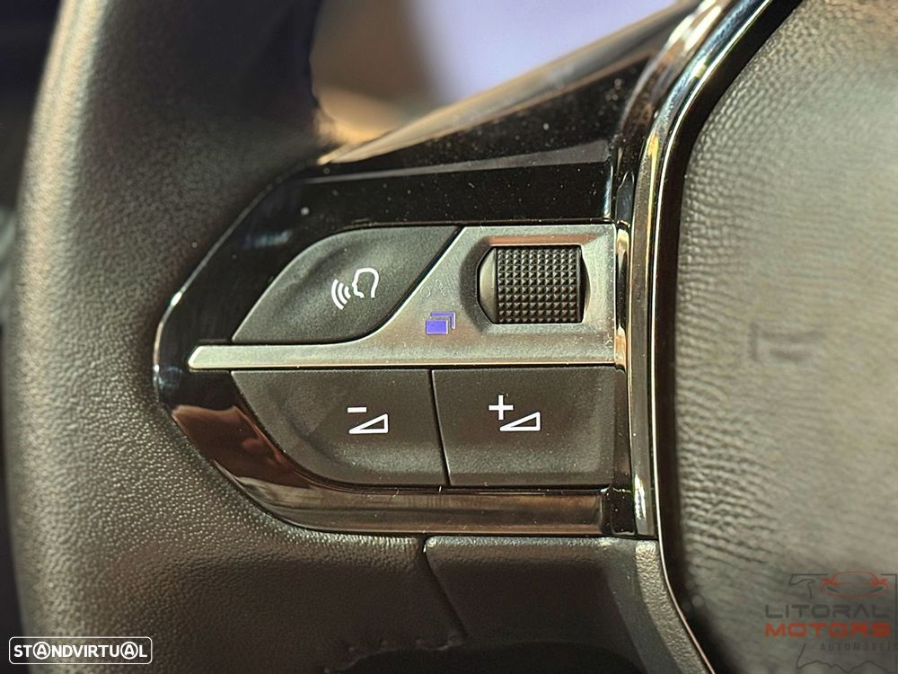 Peugeot 2008 1.2 PureTech Allure - 23