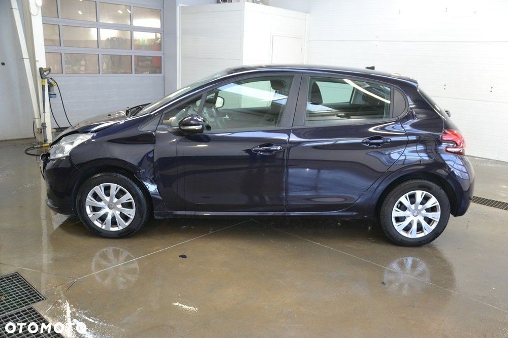 Peugeot 208 - 4