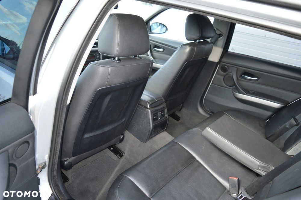BMW Seria 3 320d - 28