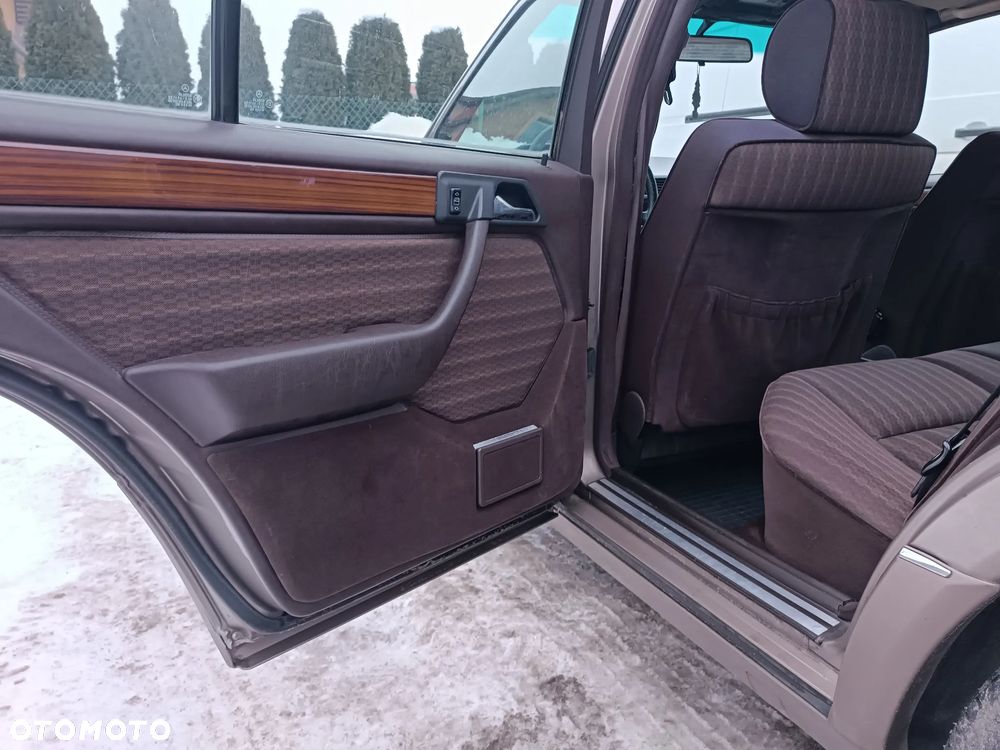 Mercedes-Benz W124 (1984-1993) - 11