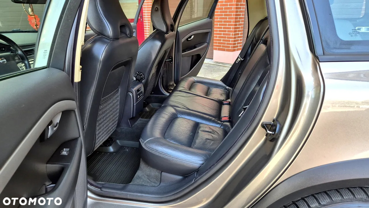 Volvo XC 70 D5 AWD Momentum - 9