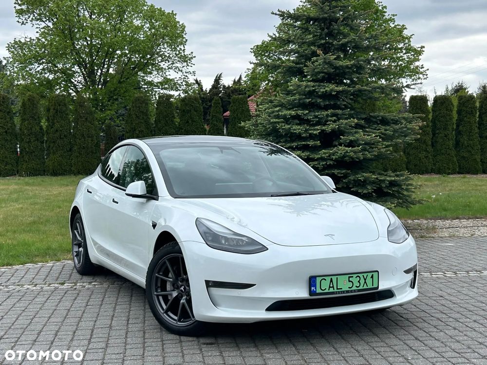 Tesla Model 3 - 4