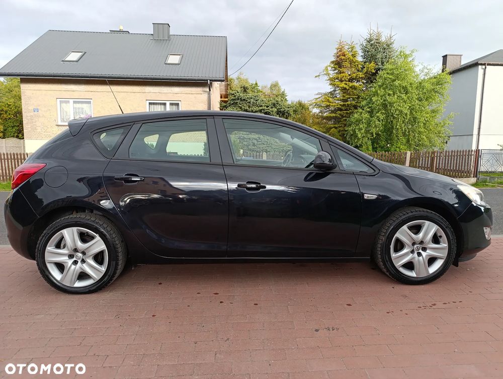 Opel Astra 1.6 Design Edition - 21