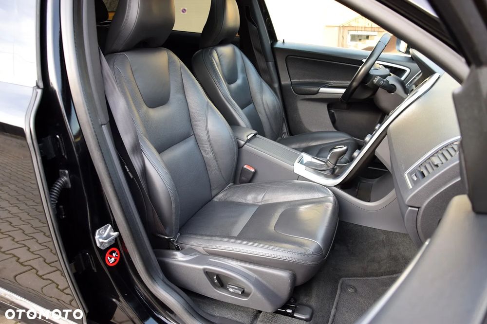 Volvo XC 60 D5 AWD Summum - 17