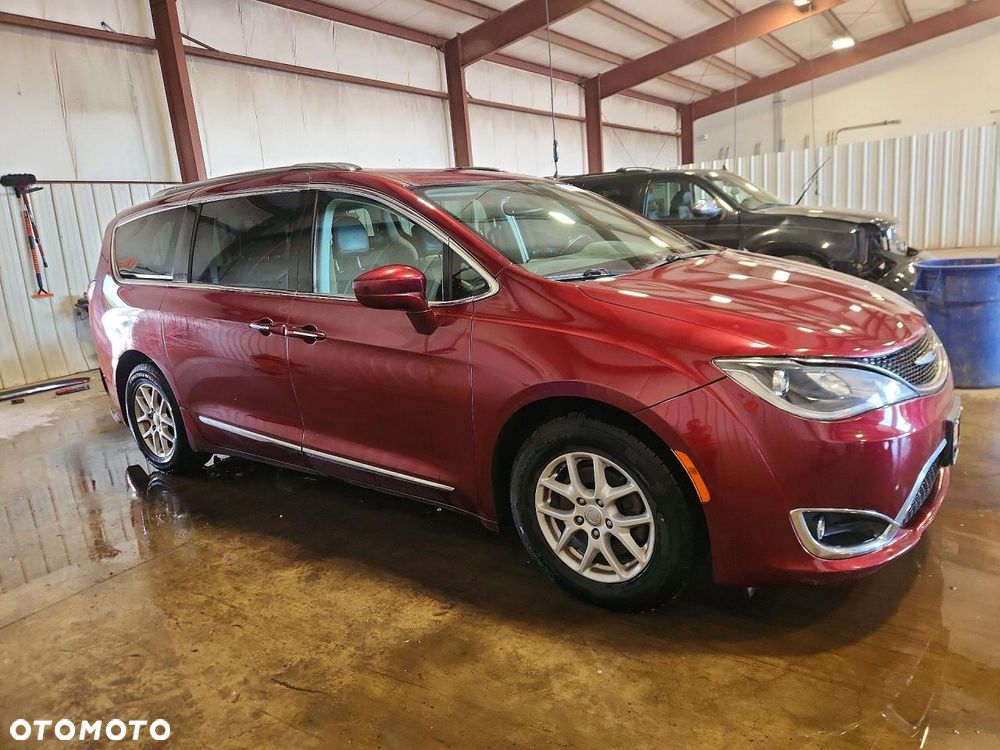 Chrysler Pacifica - 5