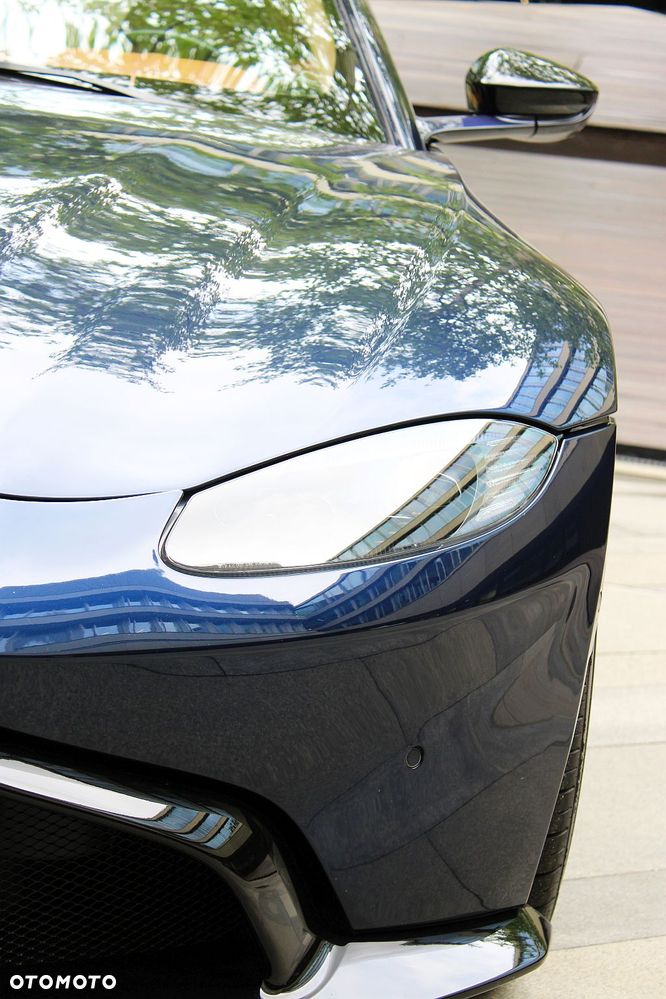 Aston Martin Vantage - 9