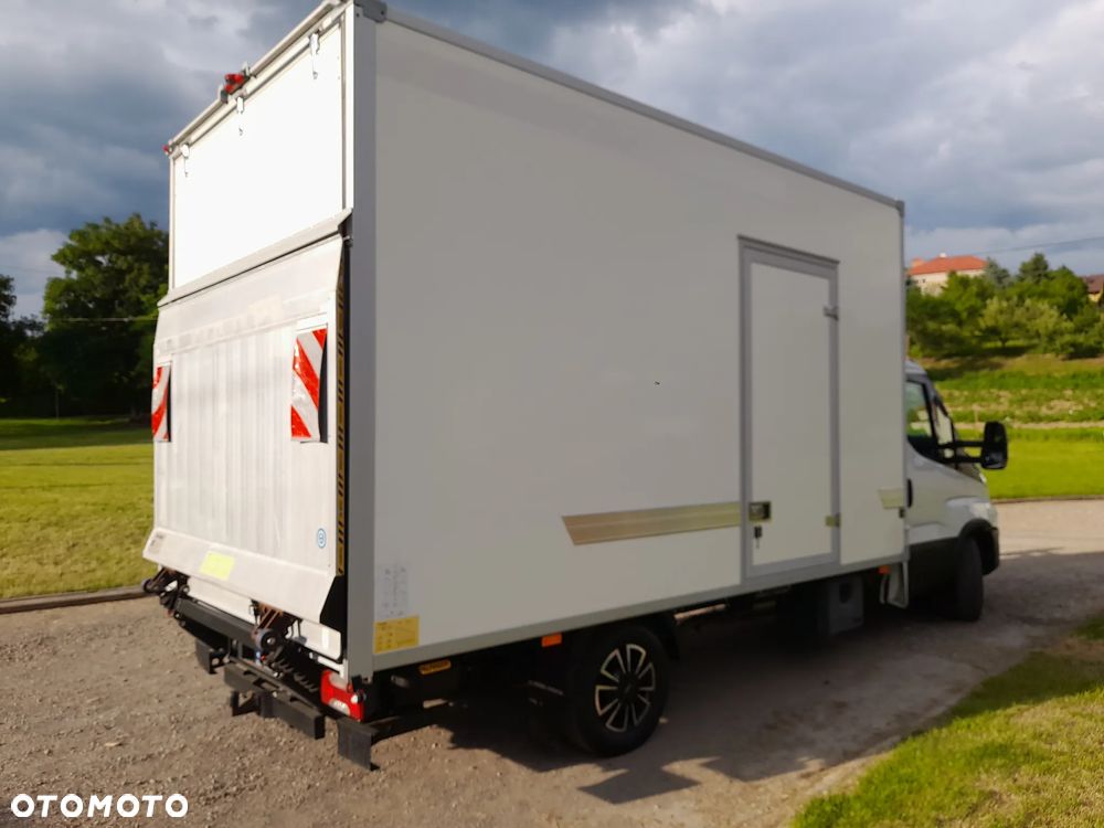 Iveco DAILY 35s180 silnik 3.0 180koni HI-matic Automatyczna skrzynia biegów FULL Wyposażenie!!! KONTENER 8 PALET 430X220X240 wysoki!! winada PALFINGER  Polski salon GWARANCJA przebiegu!!! - 6