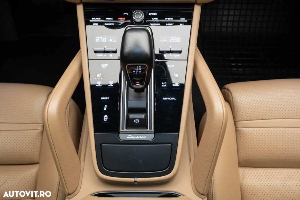 Porsche Cayenne - 22