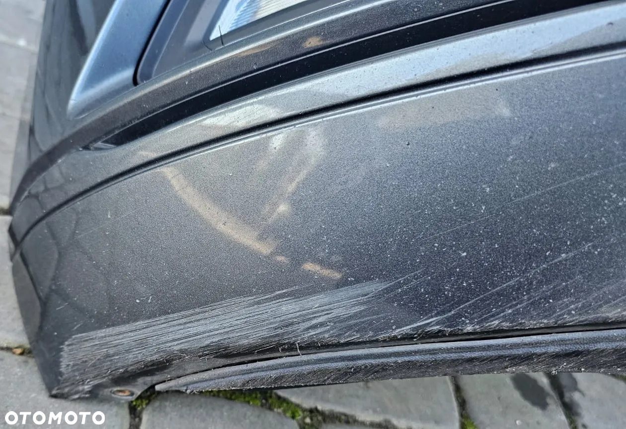 VW Passat B8  zderzak  przód  przedni  LR7H - 8